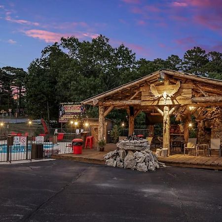 Stonegate Lodge 2 Queen Beds Fast Wifi 50" Tv Salt Water Pool Room #207 Eureka Springs Eksteriør billede