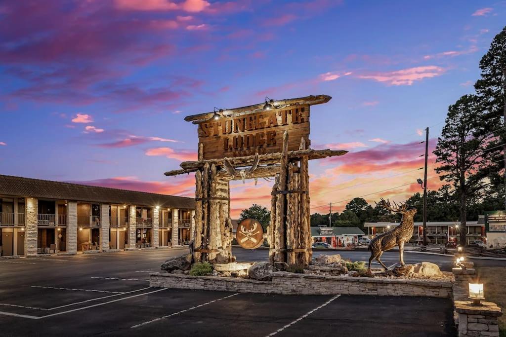 Stonegate Lodge 2 Queen Beds Fast Wifi 50" Tv Salt Water Pool Room #207 Eureka Springs Eksteriør billede